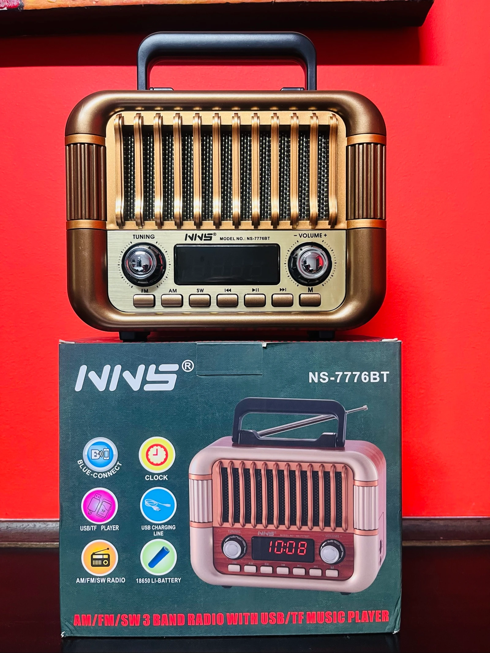 Oude stijl digitale radio op batterijen – photo 2